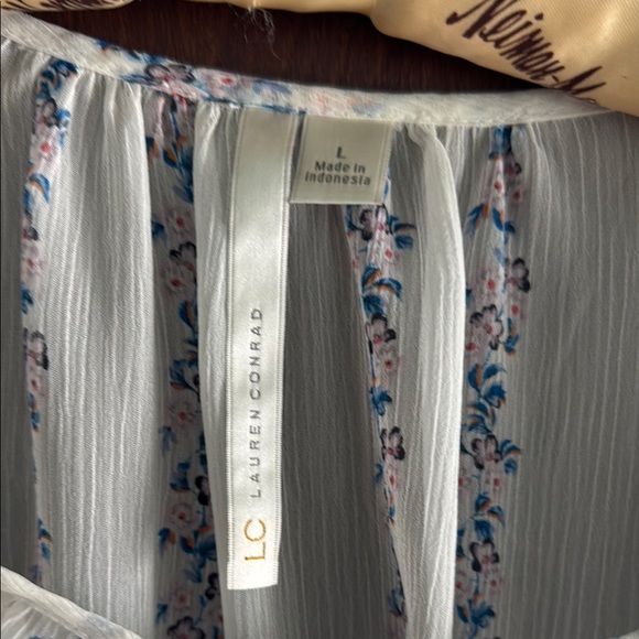 Floral Striped White Blouse - Picture 2 of 3